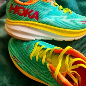 MENS Hoka M Clifton 9 size 8.5D shoes RUN VERY LARGE, PLEASE READ.